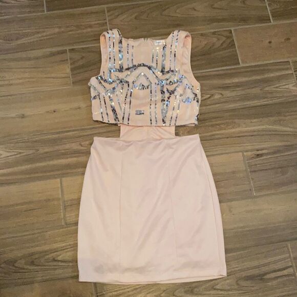Light pink with sequin fitted dress size 9 - Picture 1 of 12